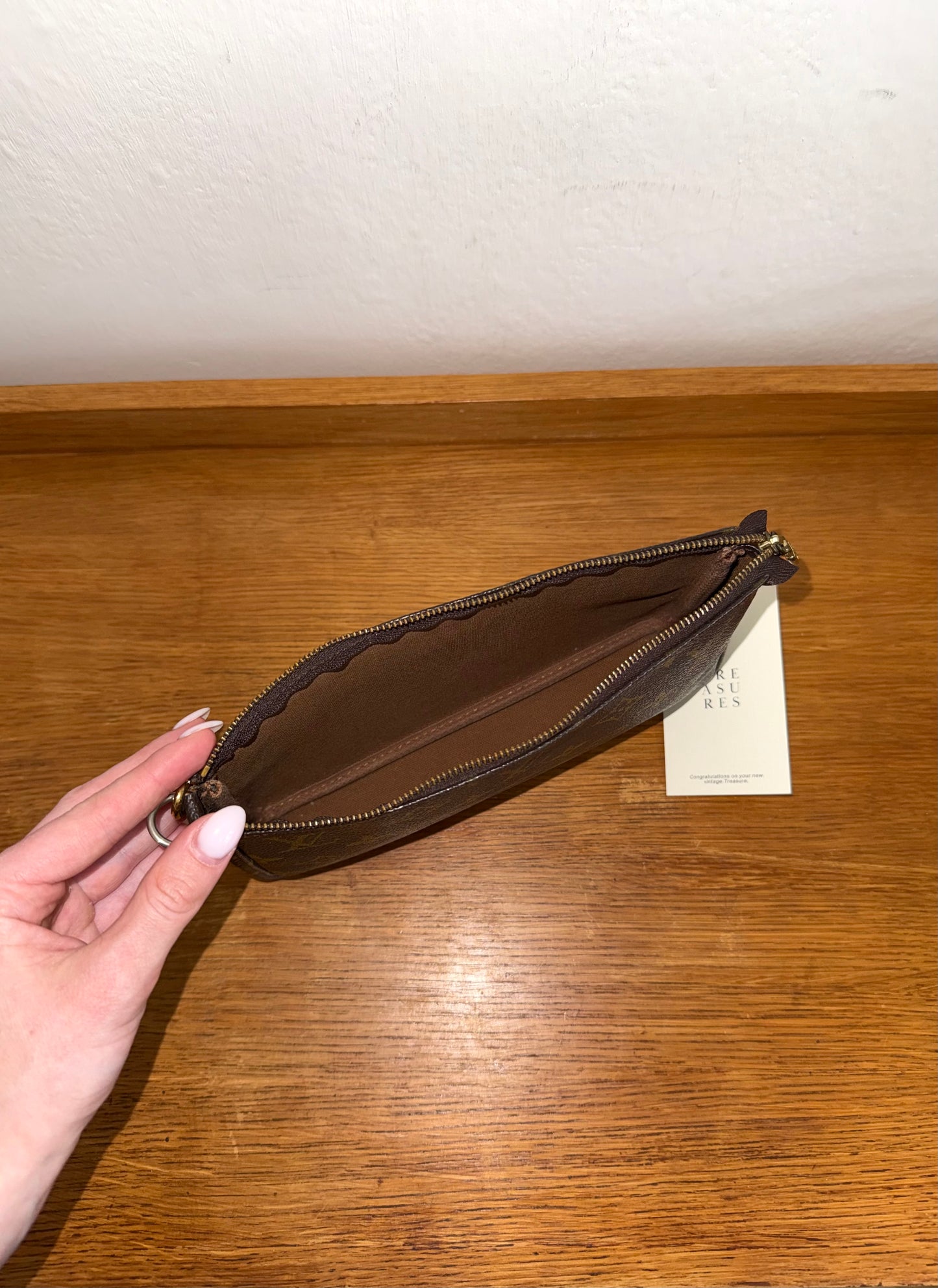 LV POCHETTE 272
