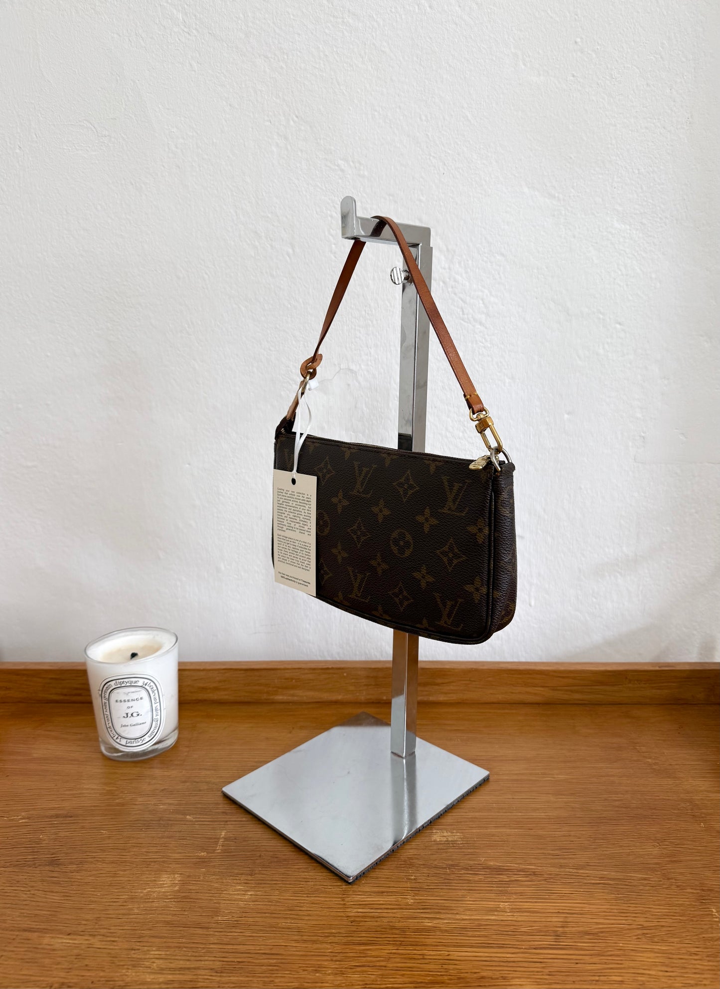 LV POCHETTE 272