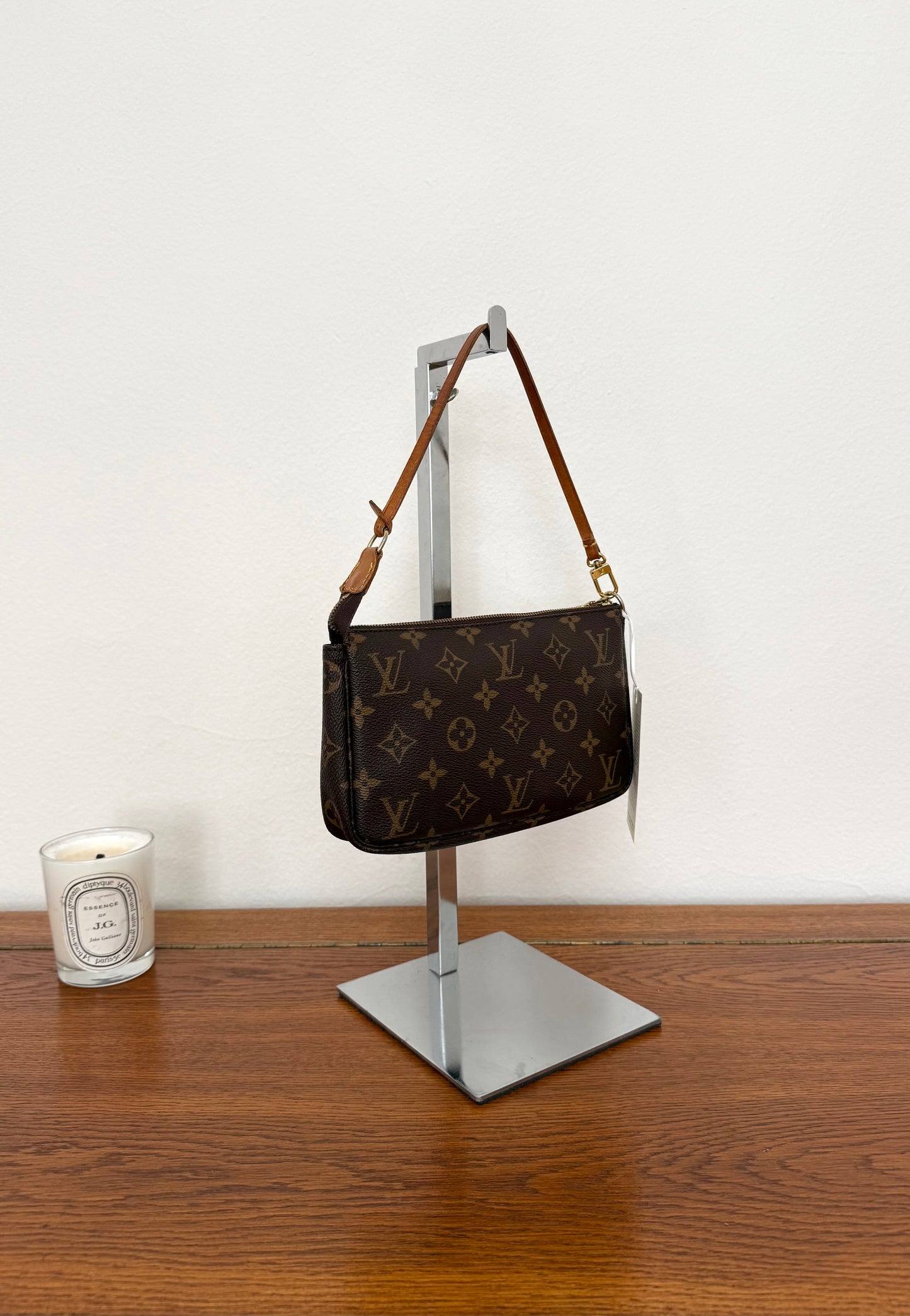 LV POCHETTE 302