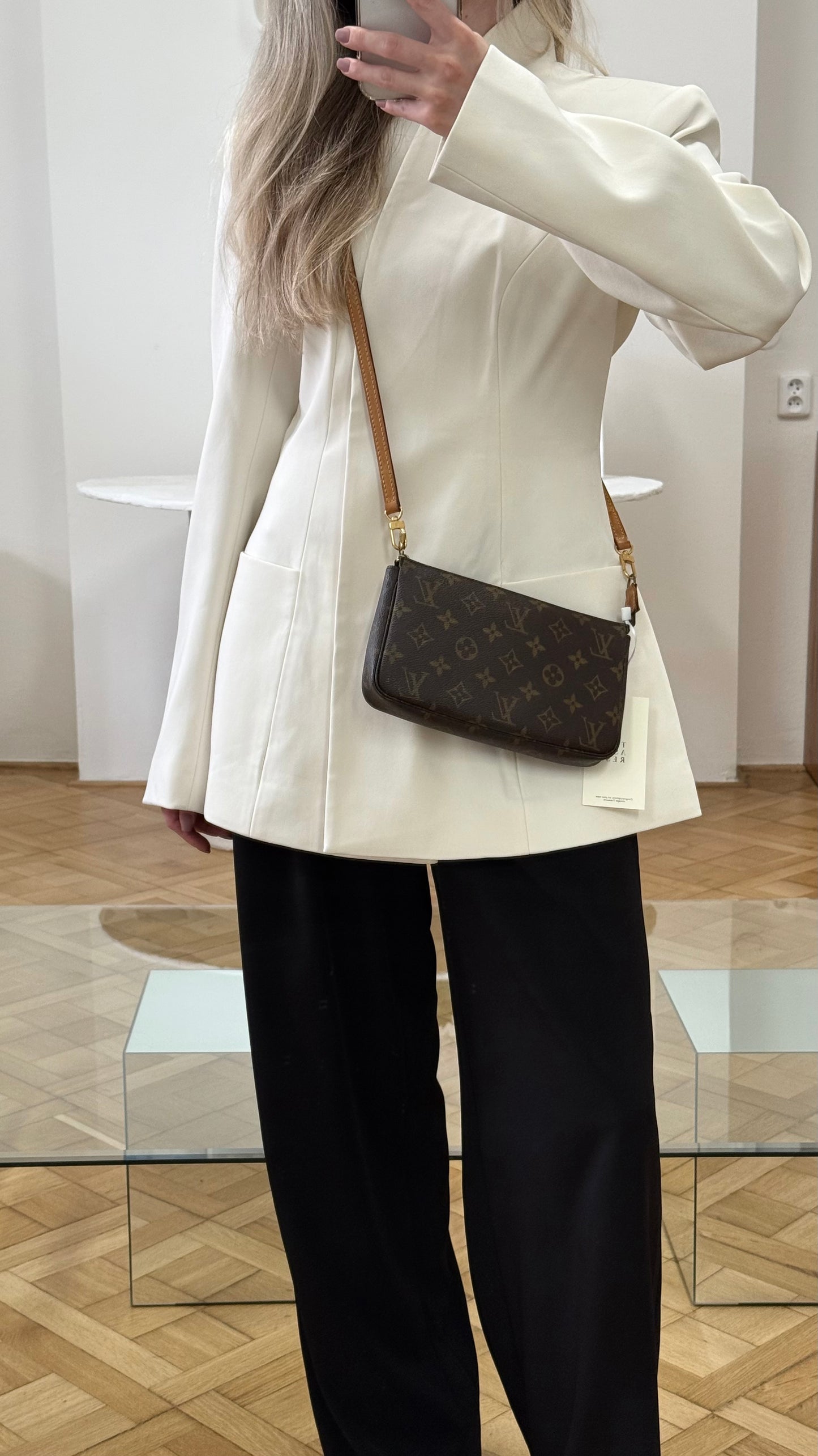 LV POCHETTE