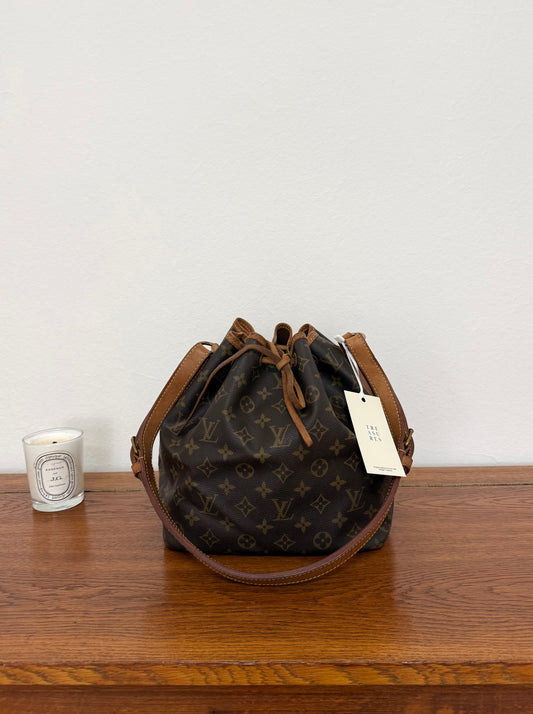 LV PETIT NOÉ MONOGRAM BUCKET BAG 318