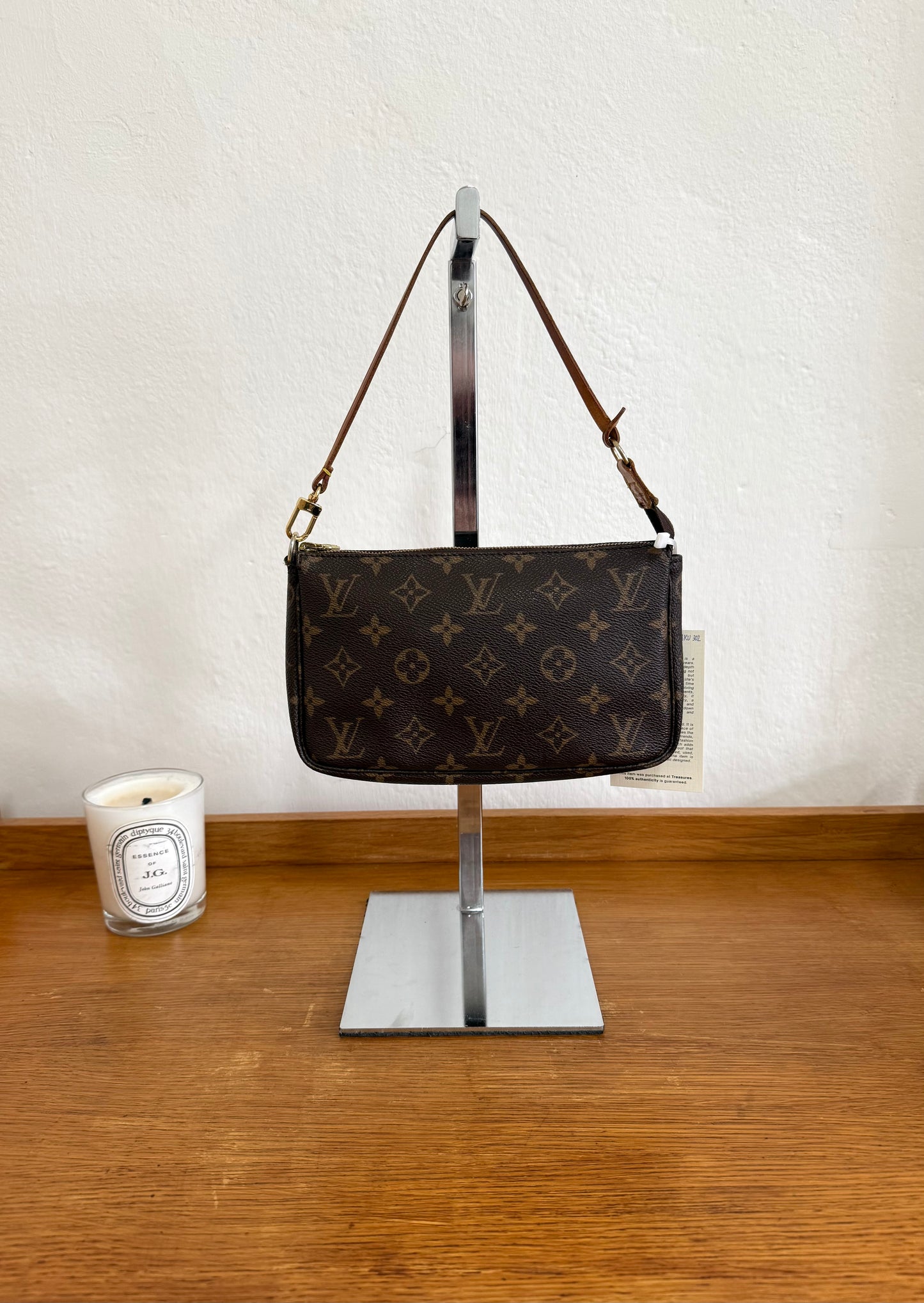 LV POCHETTE 302