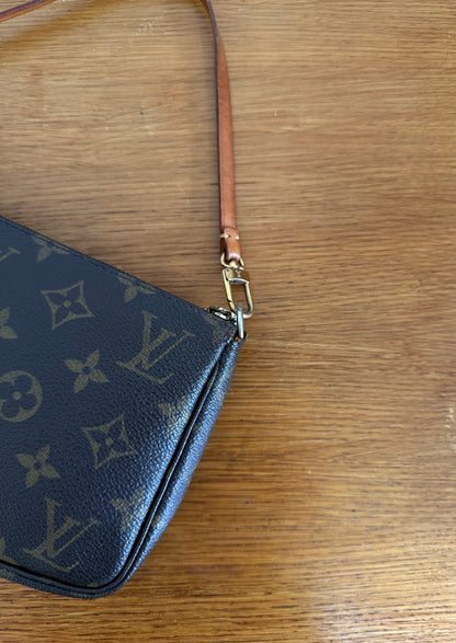 LV POCHETTE 272