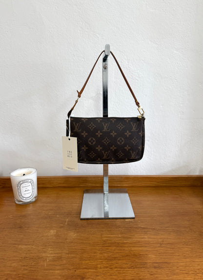 LV POCHETTE 302