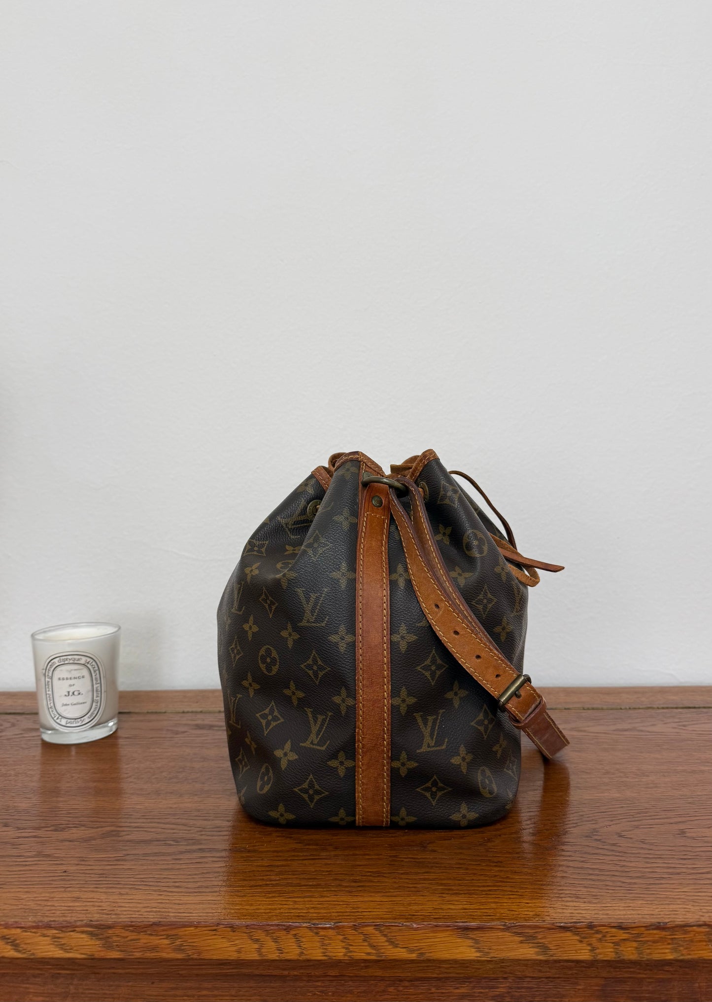 LV PETIT NOÉ MONOGRAM BUCKET BAG 319