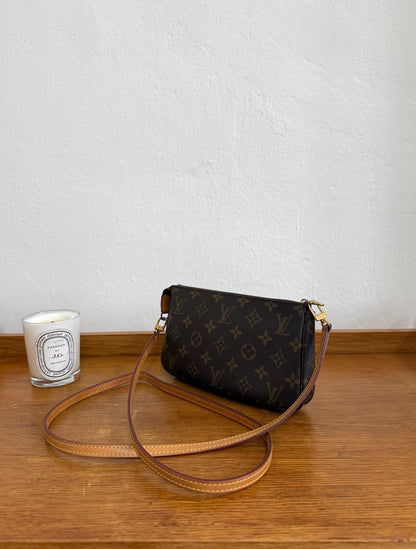 LV POCHETTE