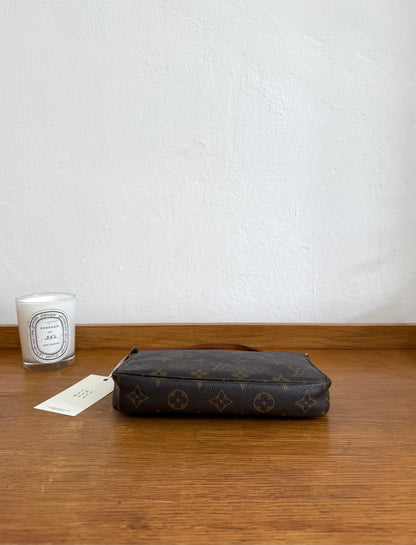 LV POCHETTE 272