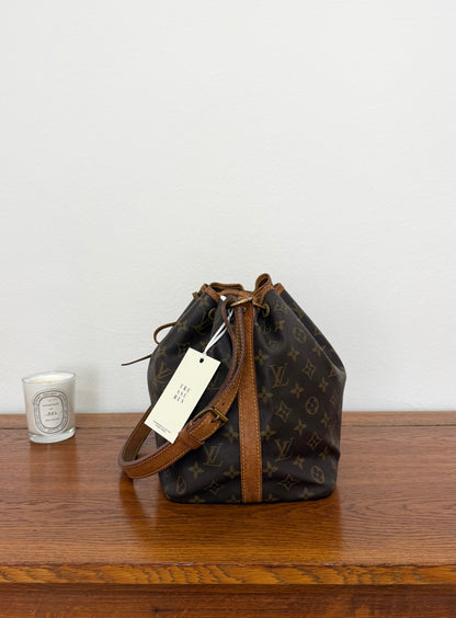 LV PETIT NOÉ MONOGRAM BUCKET BAG 318