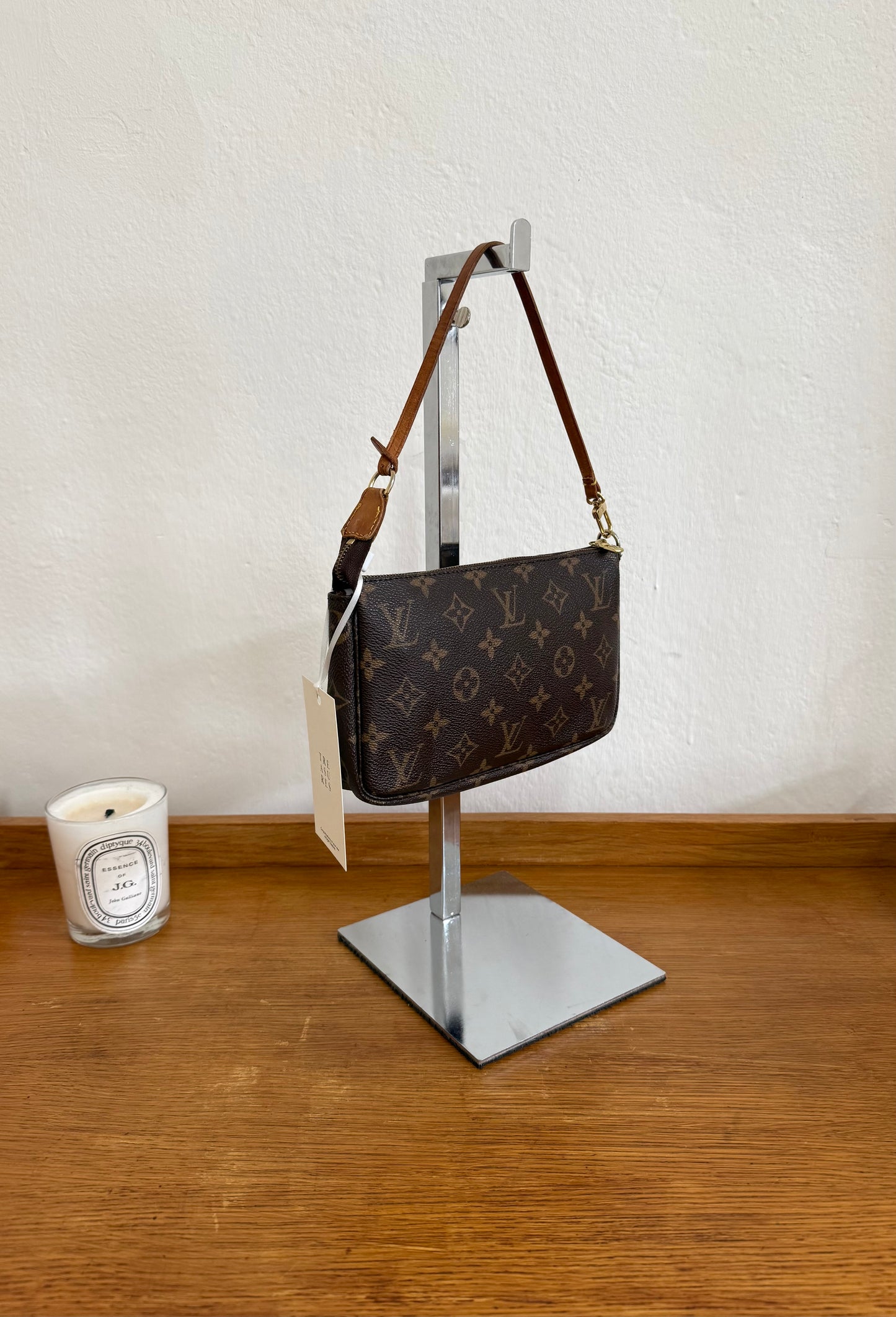 LV POCHETTE 302