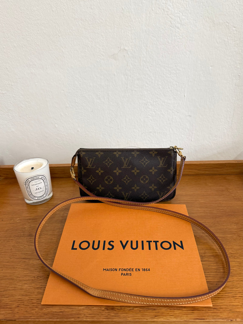 LV POCHETTE