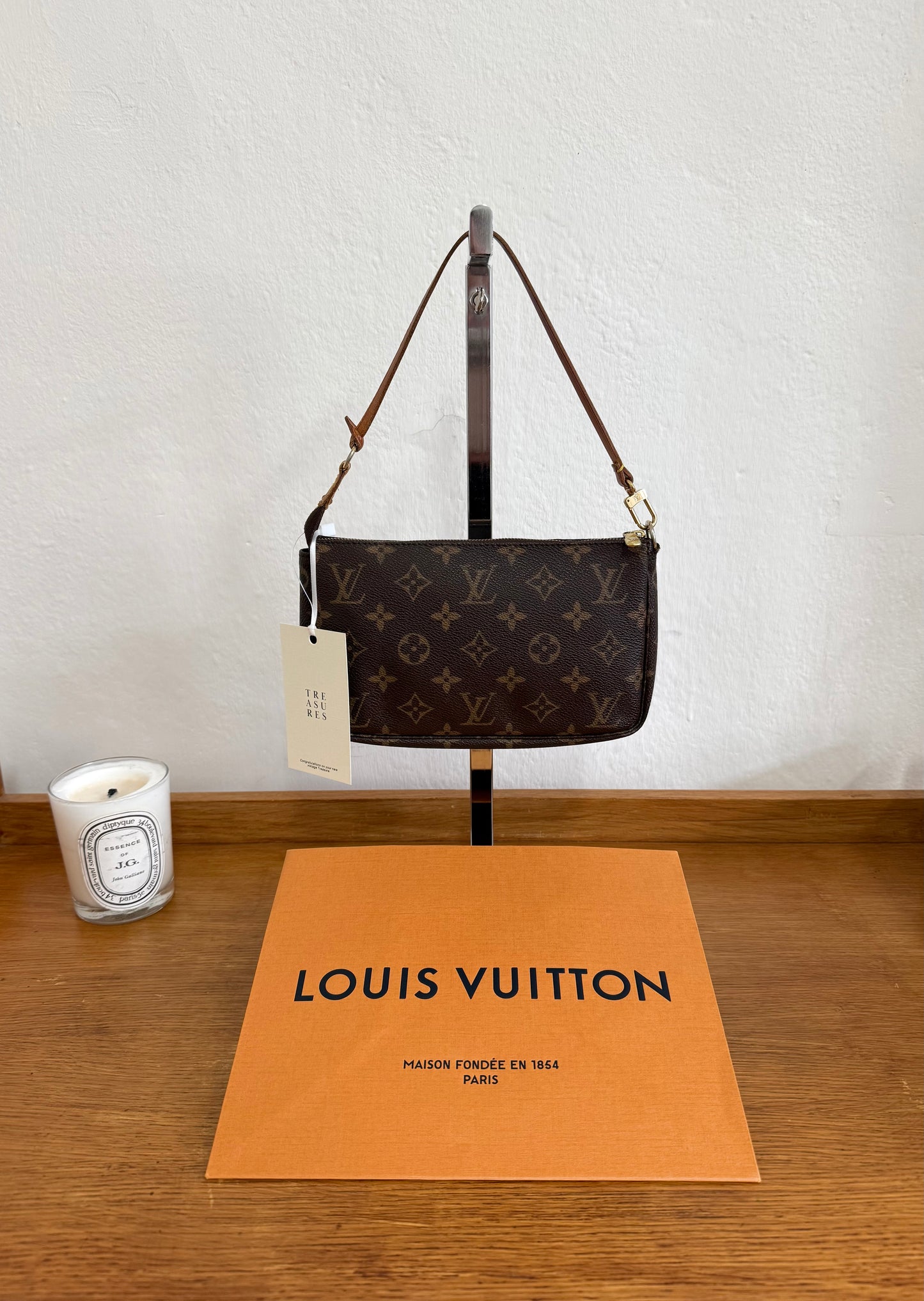 LV POCHETTE 302