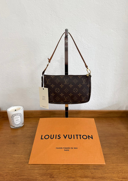 LV POCHETTE 302