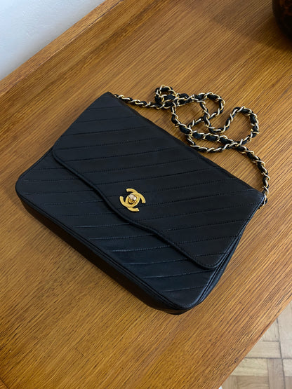 CHANEL TWIST LOCK DIAGONAL QUILTED FLAP BAG