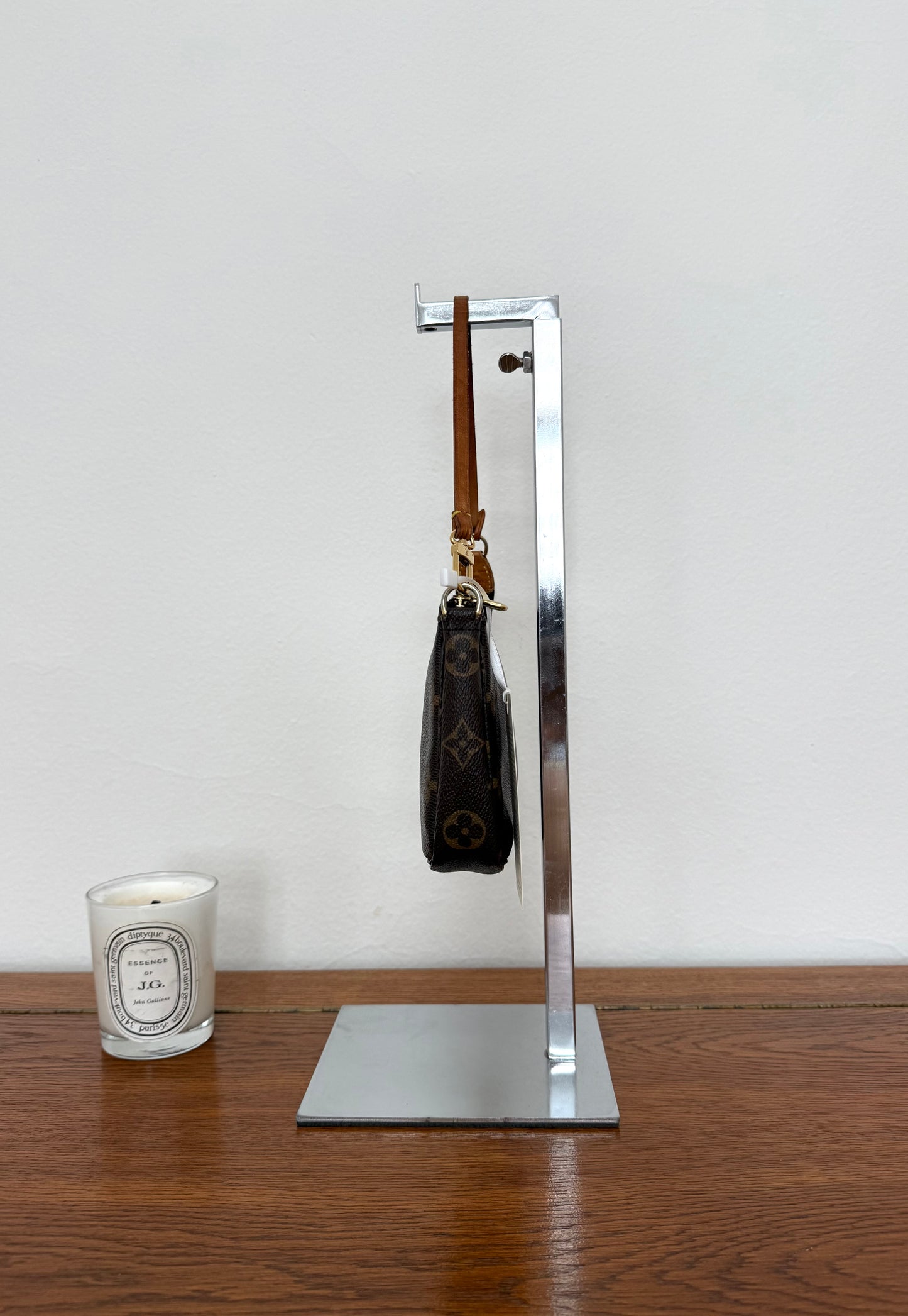 LV POCHETTE 302