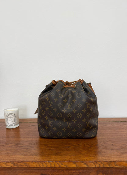 LV PETIT NOÉ MONOGRAM BUCKET BAG 319