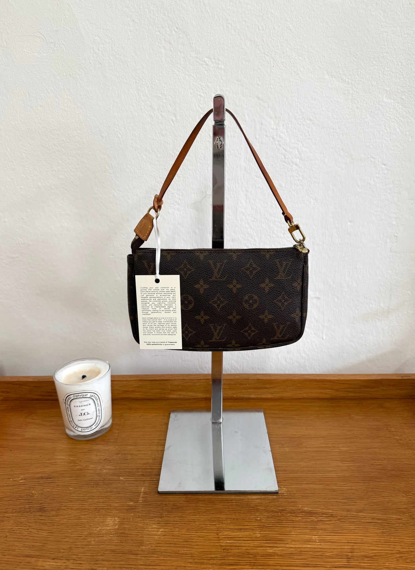 LV POCHETTE 272