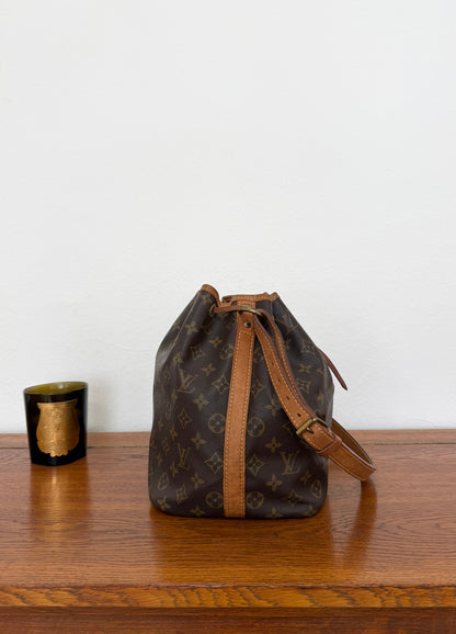 LV PETIT NOÉ MONOGRAM BUCKET BAG