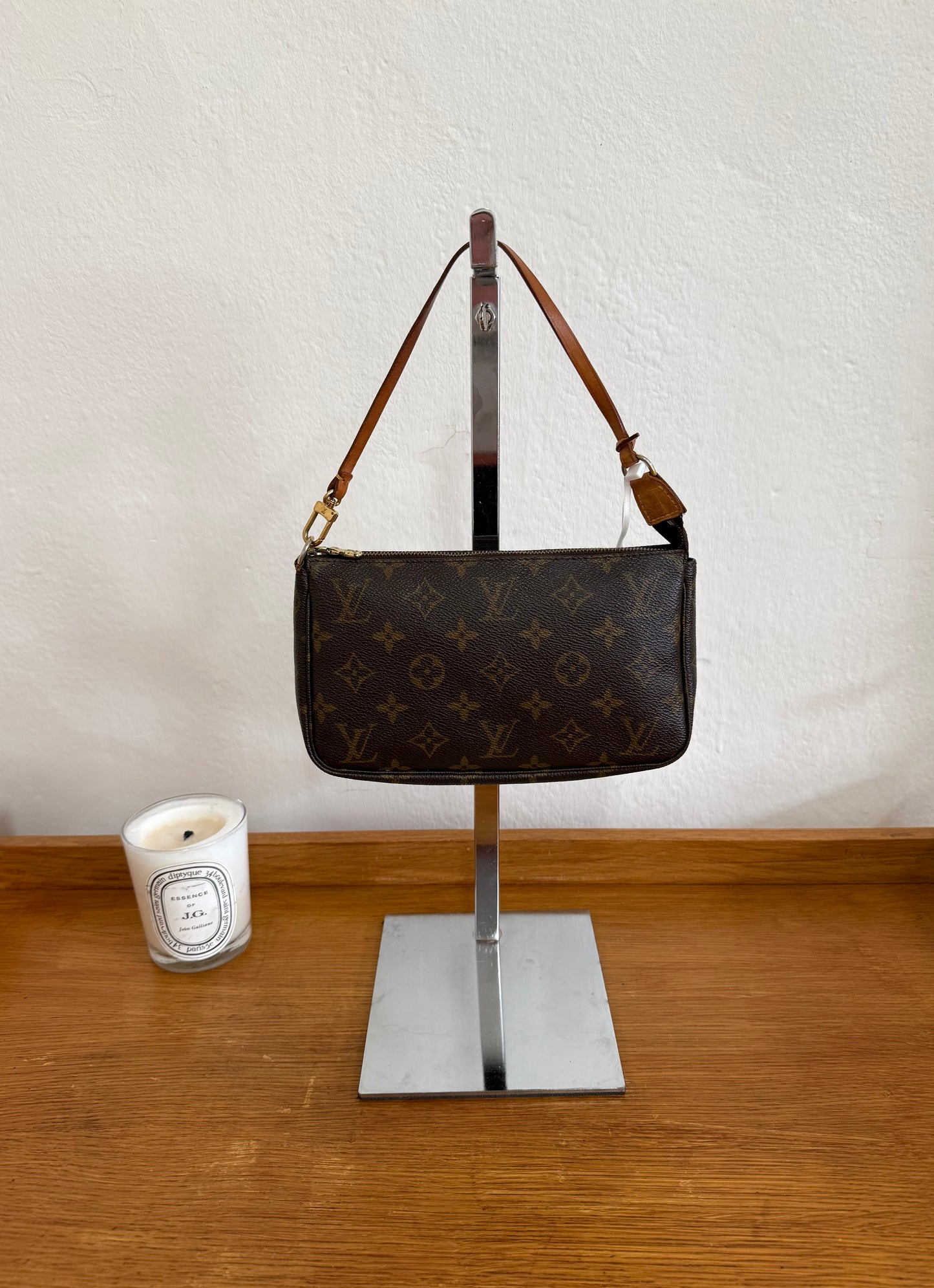 LV POCHETTE 272