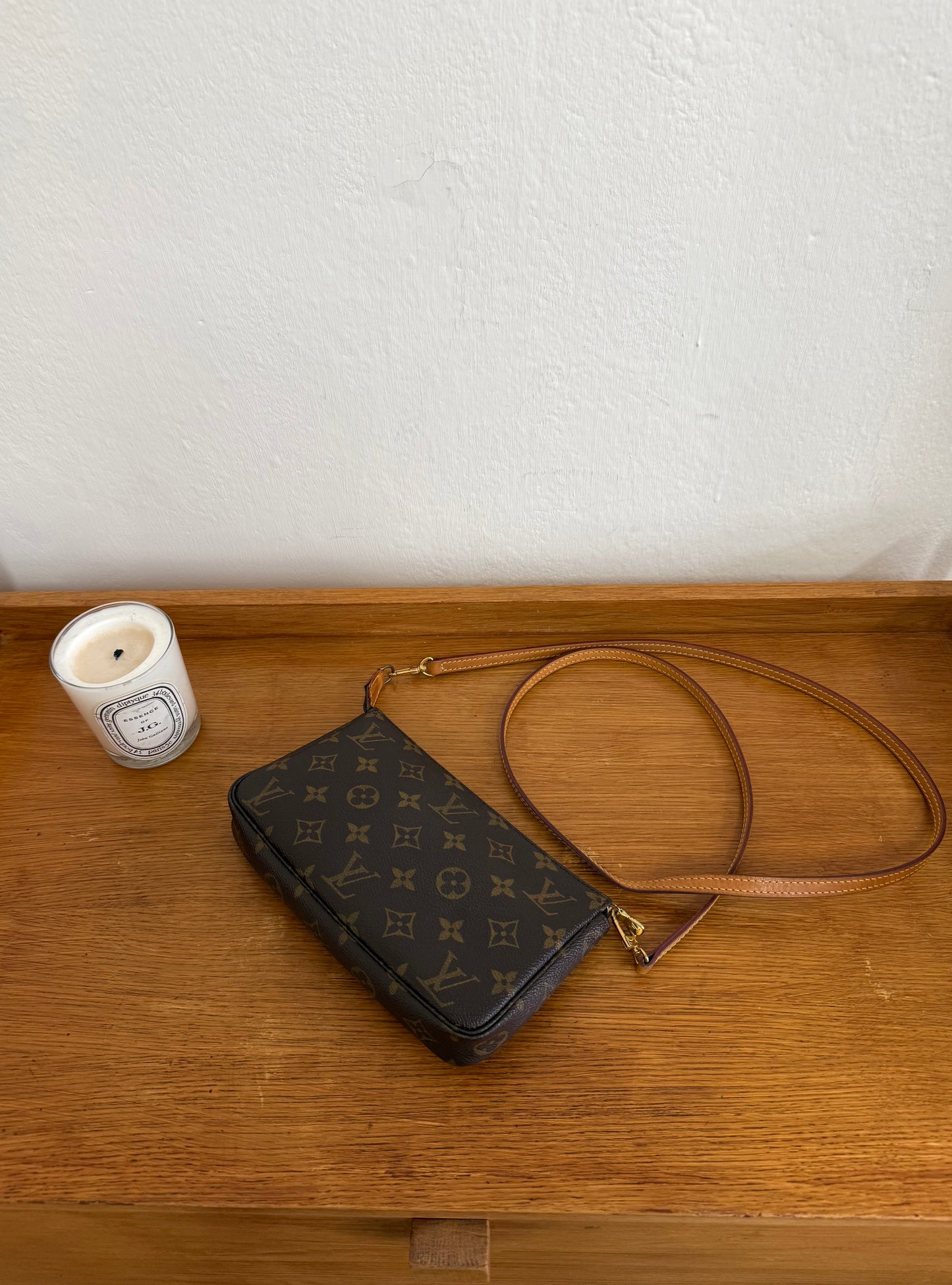 LV POCHETTE