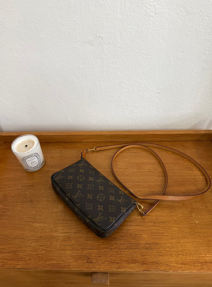 LV POCHETTE
