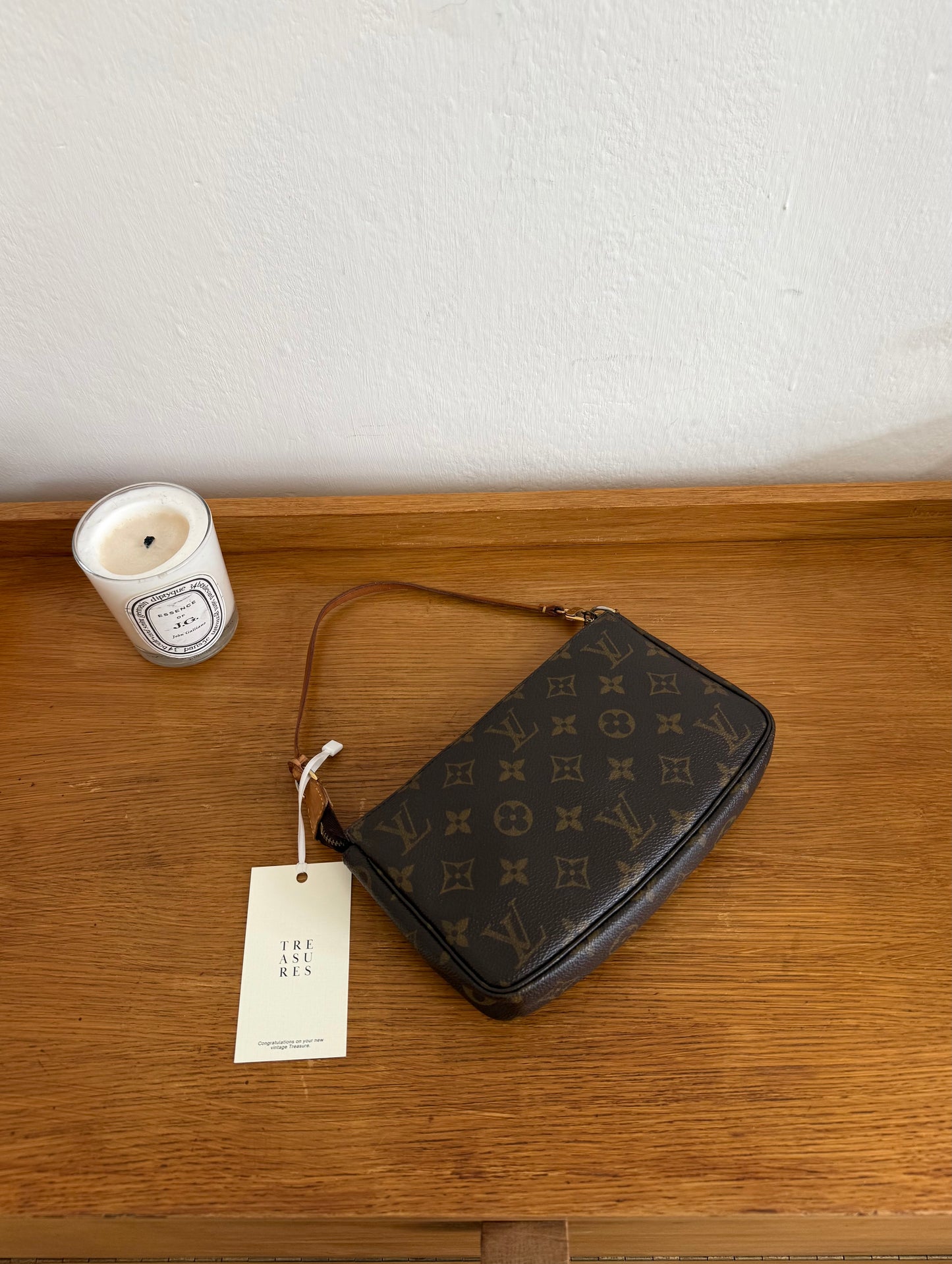 LV POCHETTE 272