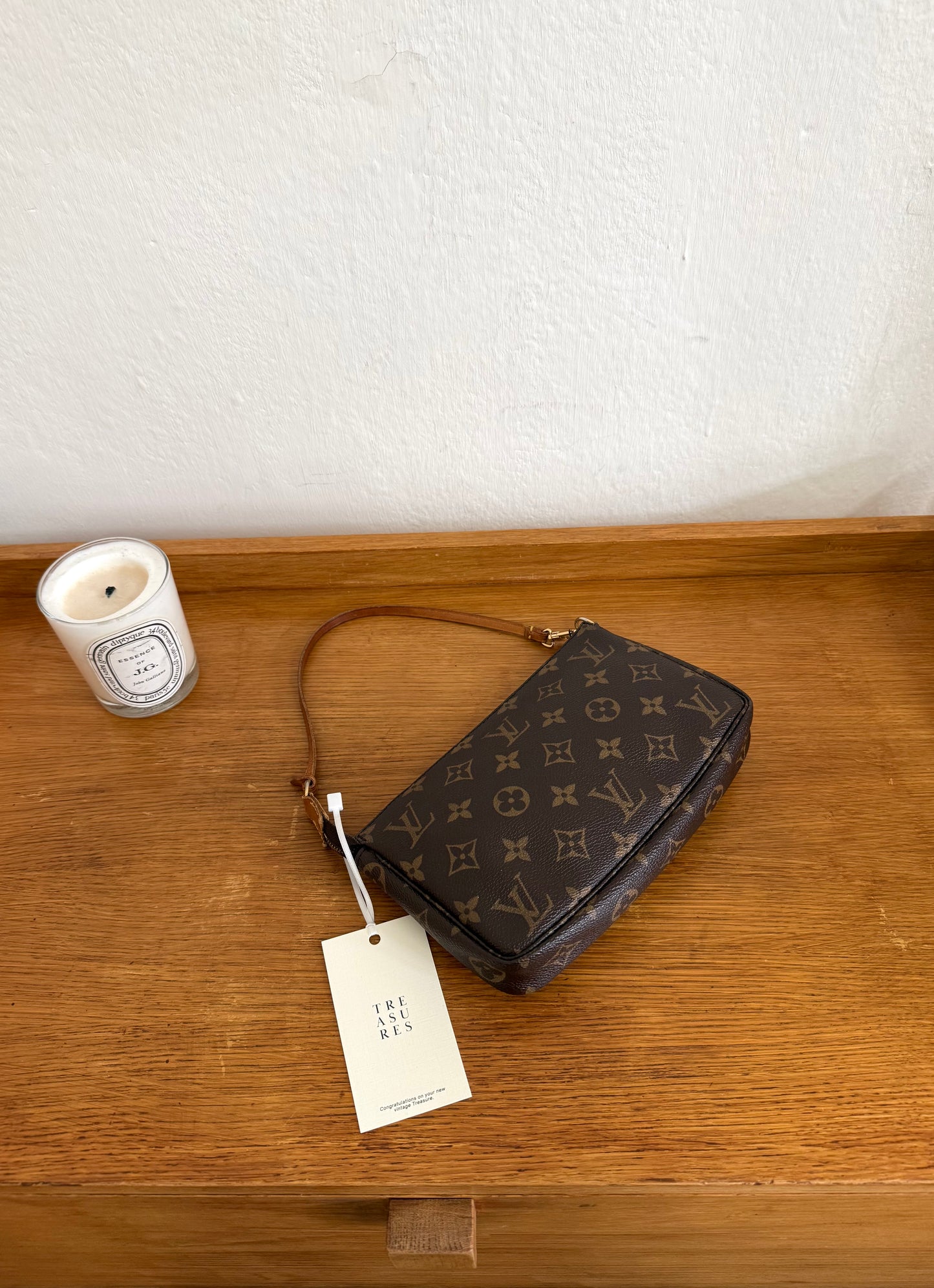LV POCHETTE 302