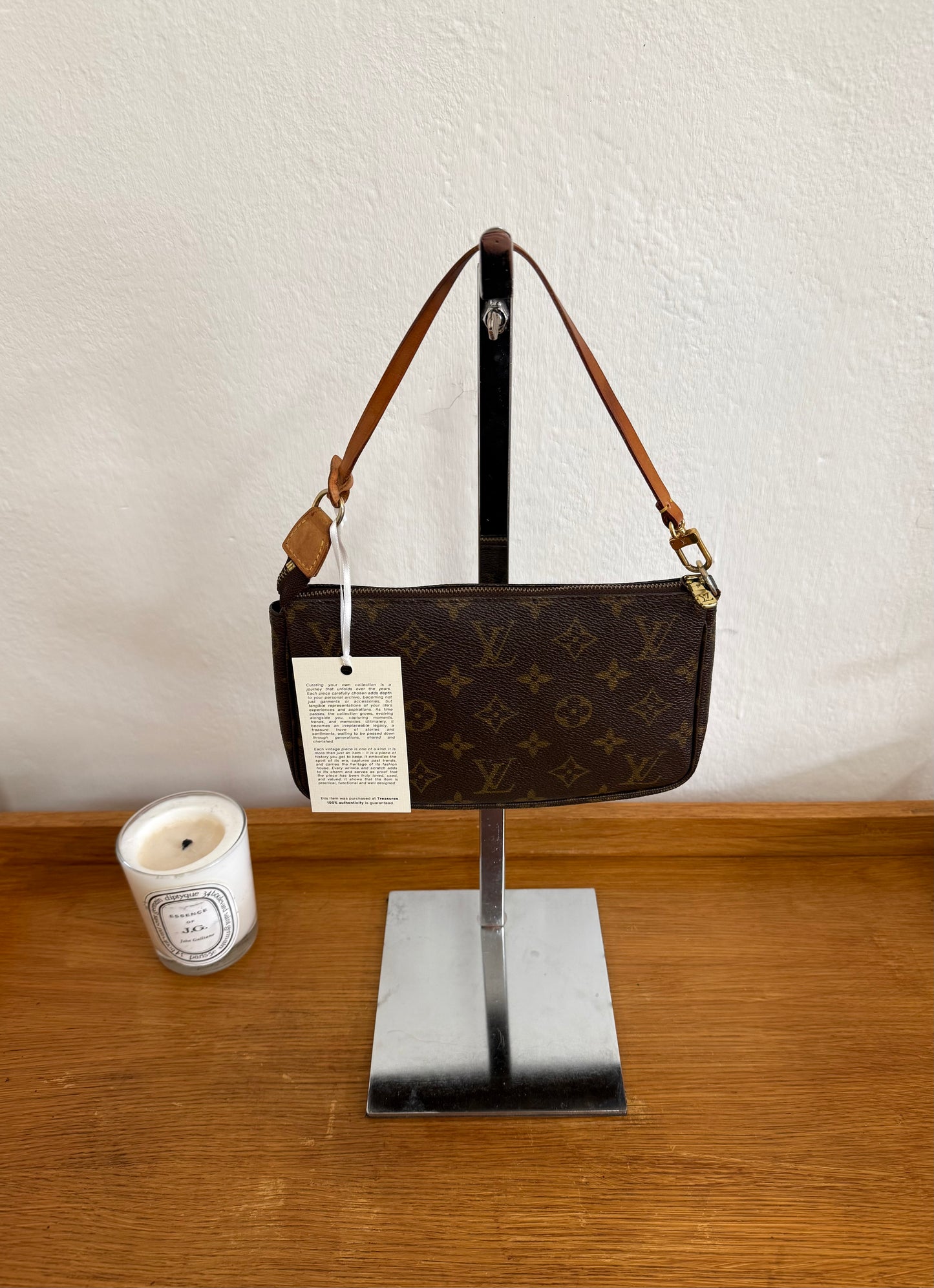 LV POCHETTE 272