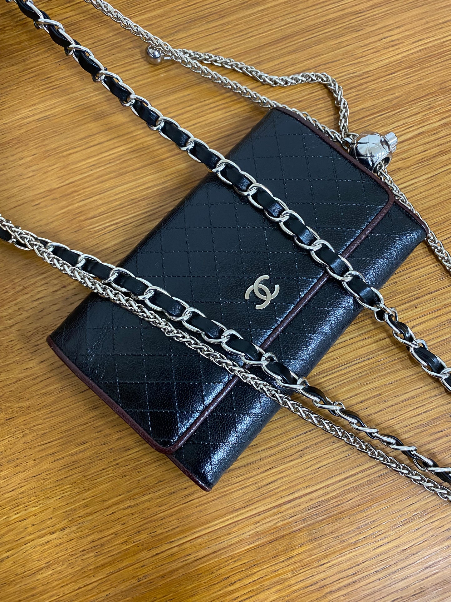 CHANEL QUILTED WALLET BLACK/BURGUNDY SMALL