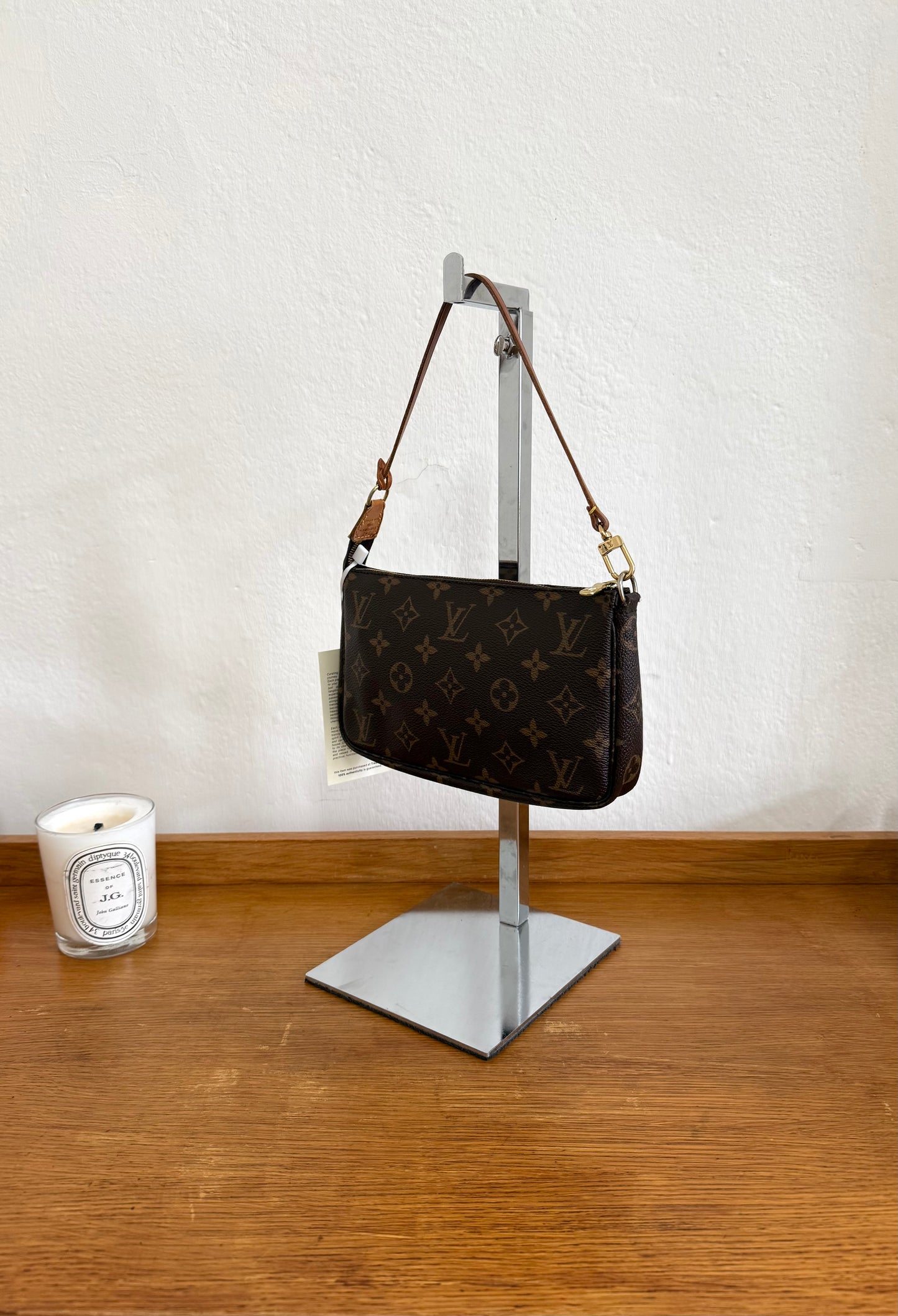LV POCHETTE 302