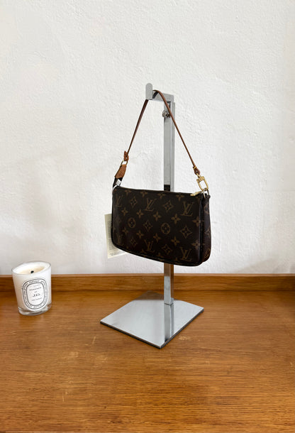 LV POCHETTE 302