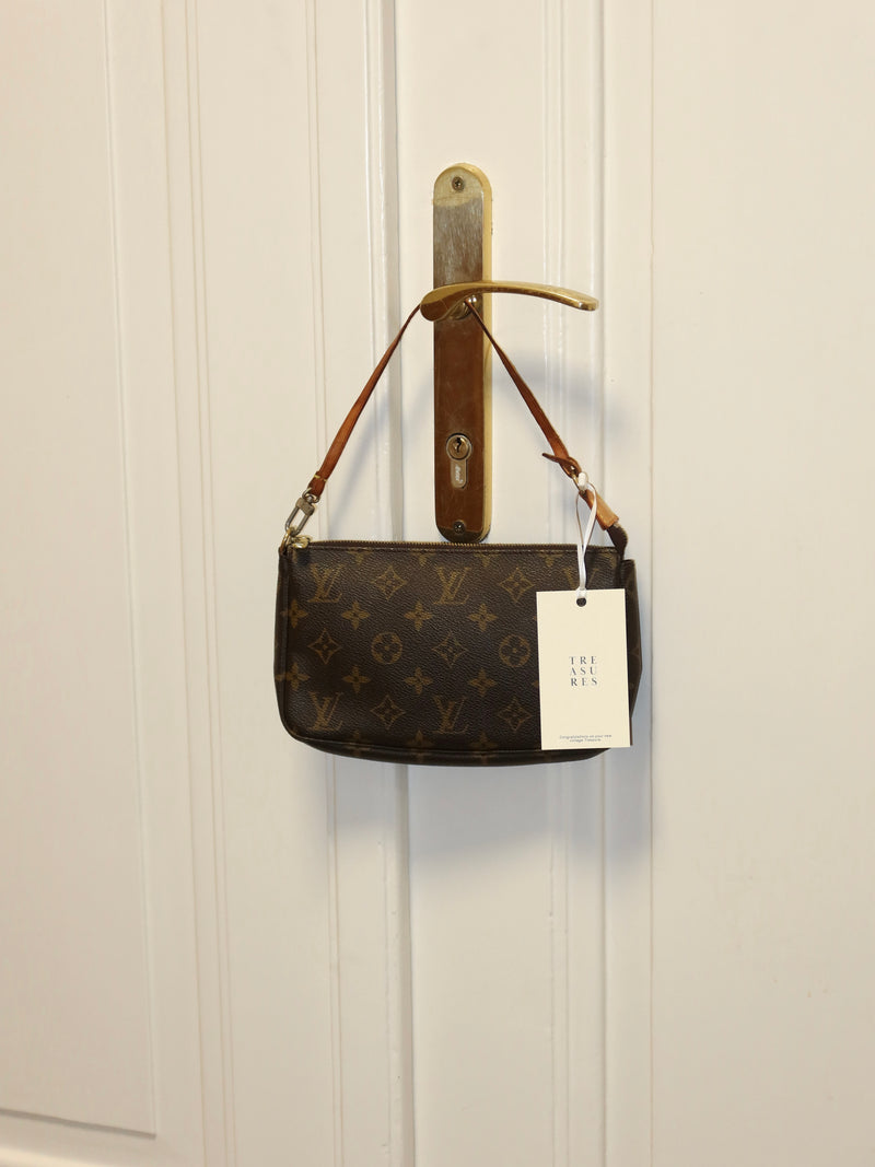 LV POCHETTE
