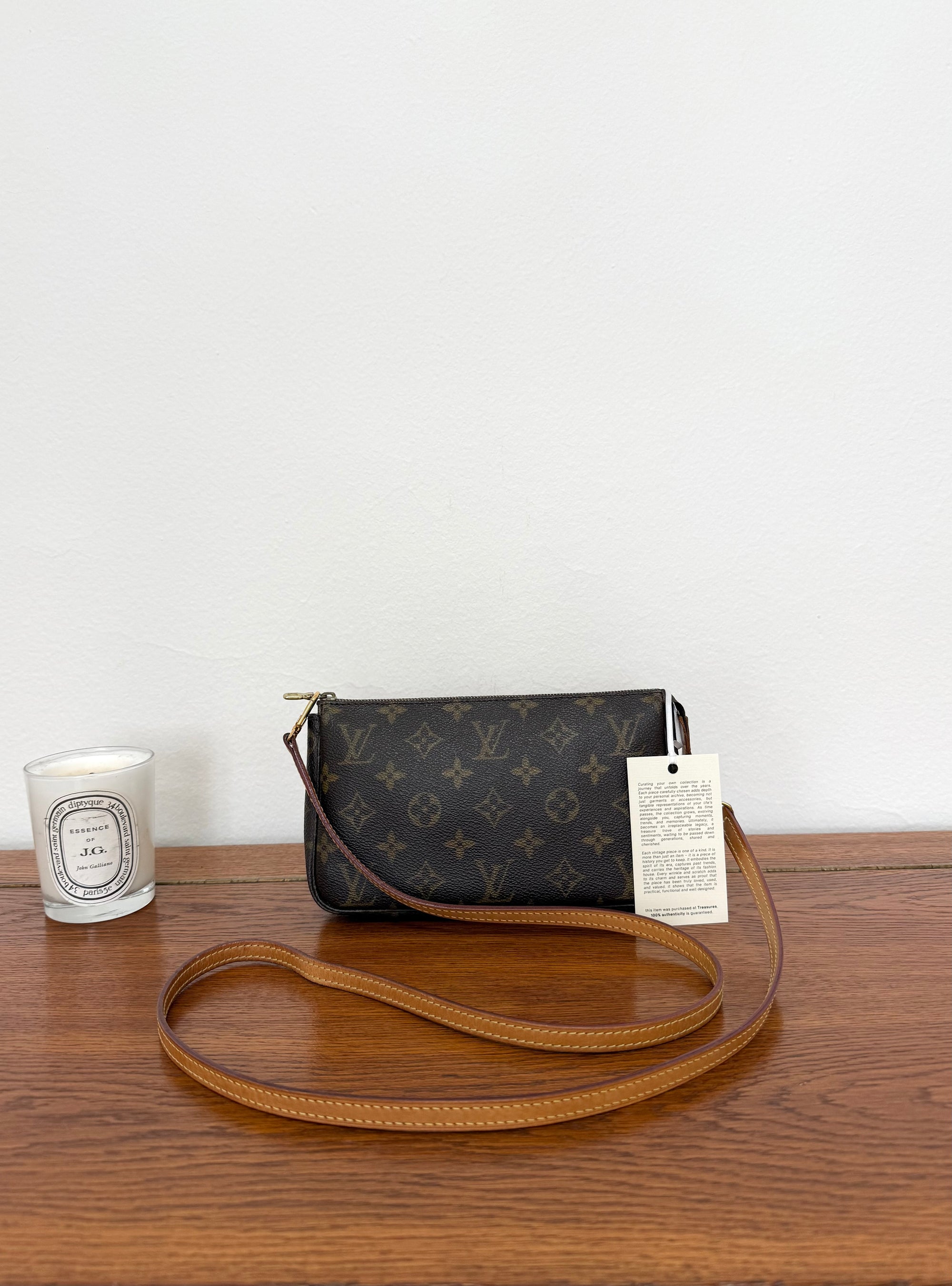 LV POCHETTE