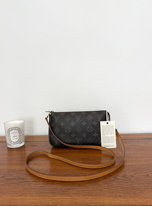 LV POCHETTE