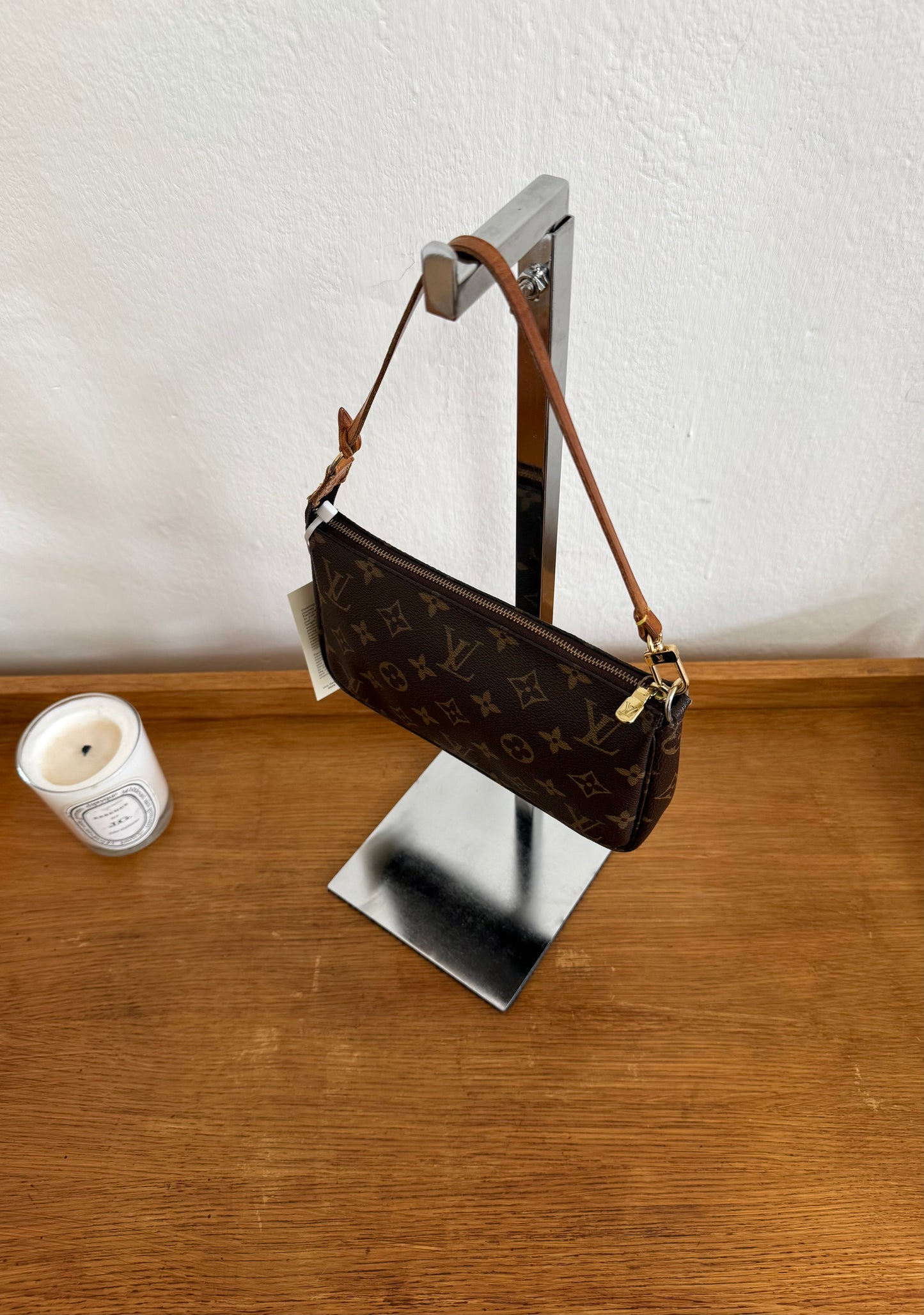 LV POCHETTE 302