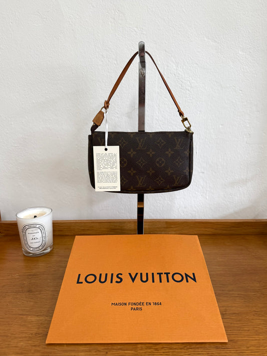 LV POCHETTE 272