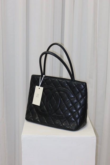 CHANEL CAVIAR MEDALLION TOTE