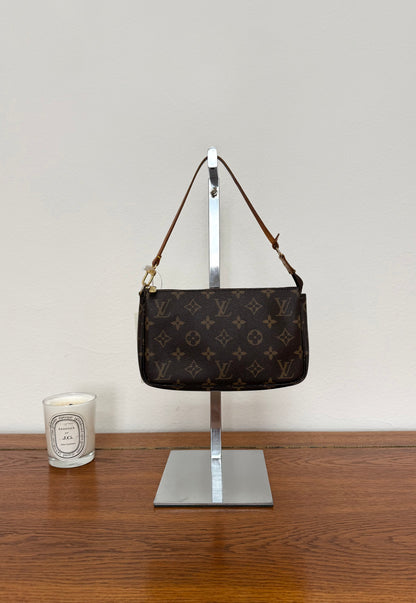 LV POCHETTE 302
