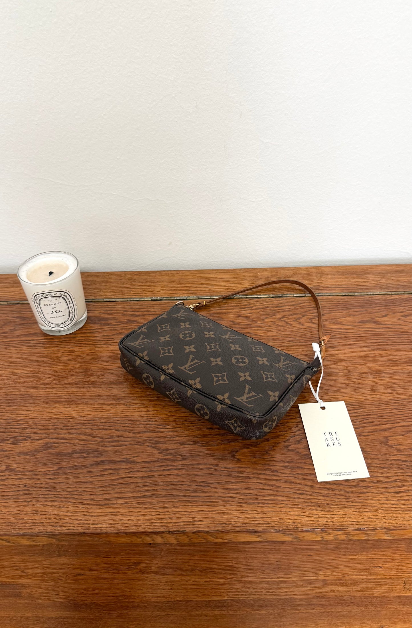 LV POCHETTE 302