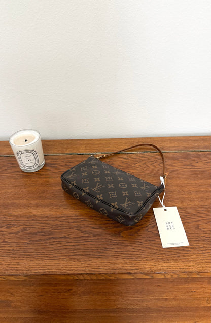 LV POCHETTE 302