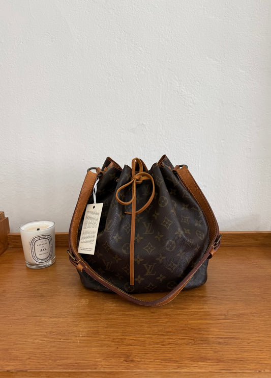 LV PETIT NOÉ MONOGRAM BUCKET BAG