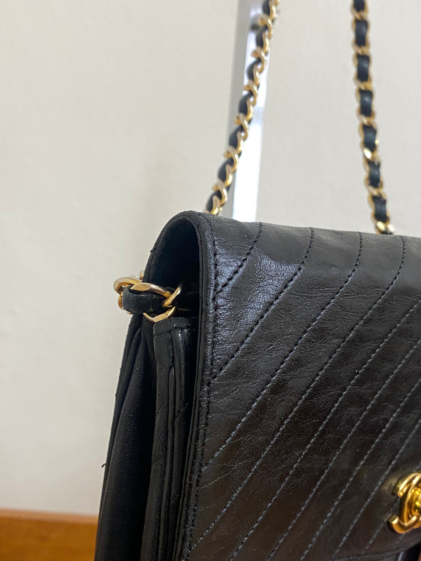 CHANEL TWIST LOCK DIAGONAL QUILTED FLAP BAG