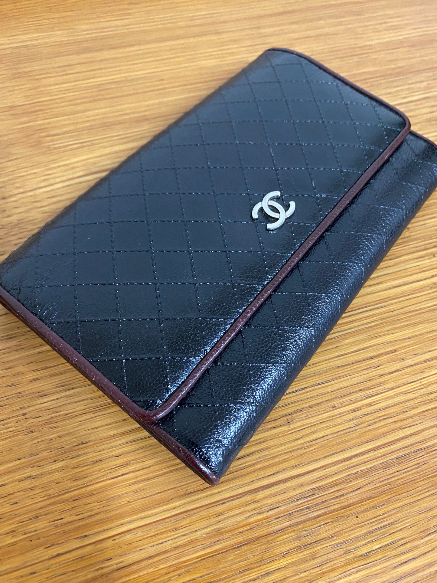 CHANEL QUILTED WALLET BLACK/BURGUNDY SMALL